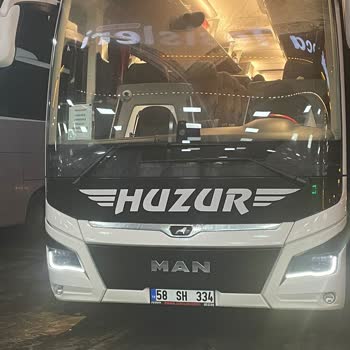 Öz Sivas Seyahat Otobüsün İçinde Şoför Sigara İçiyor