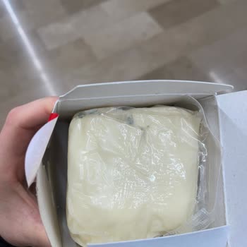 Aknaz Beyaz Peynir Küflenmiş