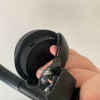 JBL Kulaklığımın Plastik Parçası Kırıldı.