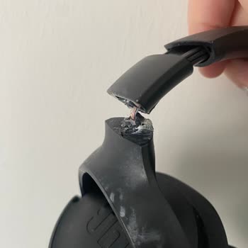 JBL Kulaklığımın Plastik Parçası Kırıldı.