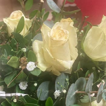 Çiçek Sepeti Solmuş Çiçekleri Ürün Görseline Uygun Buldu