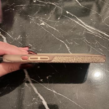 Swarovski чехол для телефона iPhone 13 Pro покрылся пятнами