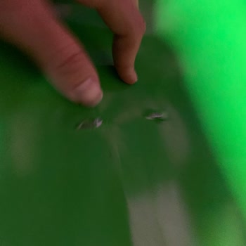 Yoyuncak Eğlence Merkezi Oyun Alanı Çivilerle Dolu