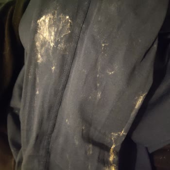 Средство для стирки OMO оставило белые пятна на одежде