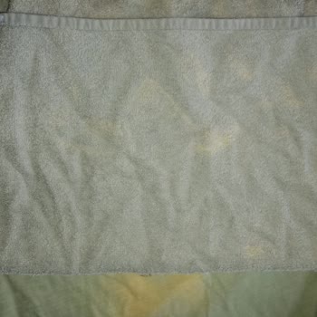 OMO жидкое средство для стирки сделало пятна на одежде