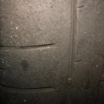 Трещина и износ возникли за короткое время в шинах Pirelli 245/45R18