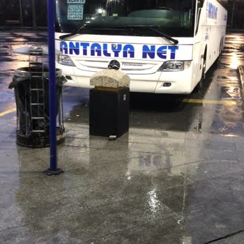 Antalya Net Seyahat Yağmurda Yolcu Mağduriyeti Ve İlgisiz Hizmet