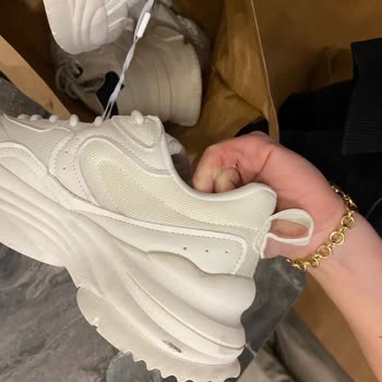 Bershka'nın Kullanılmış Ayakkabı Göndermesi