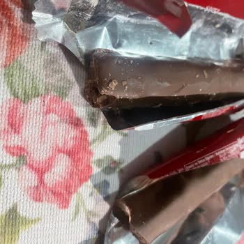 Tadelle Çikolata Paket İçi Yenilmiş