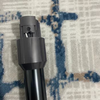 Dyson Ürününün Parçaları Plastik Olduğu İçin Çok Çabuk Zarar Görüyor.