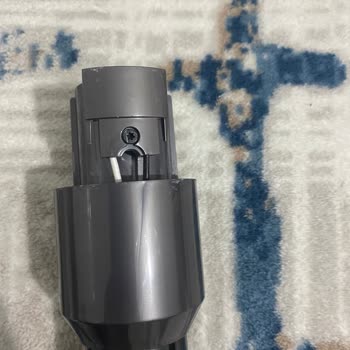 Dyson Ürününün Parçaları Plastik Olduğu İçin Çok Çabuk Zarar Görüyor.