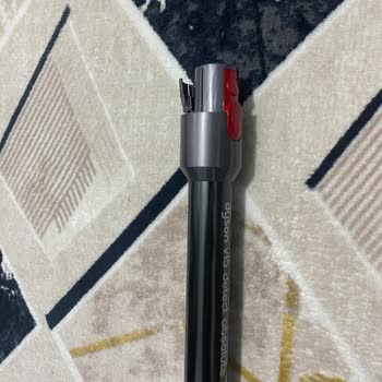 Dyson Ürününün Parçaları Plastik Olduğu İçin Çok Çabuk Zarar Görüyor.