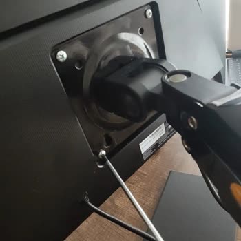 ServisPoint Ekran VESA'da Çalışmadığı Halde Ürünü Ayıplı Saymıyor