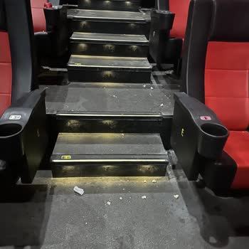 Avşar Sinemaları Sinema Salonu Hijyen Eksikliği