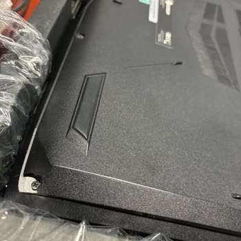 Monster Notebook Tamirde PC Kapağını Kırmışlar