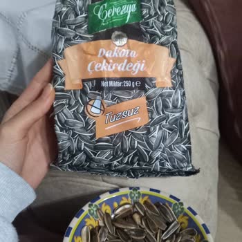 Altıntop Kuruyemiş Çiğdemin İçinden Çıkan Salyangoz Kabuğu