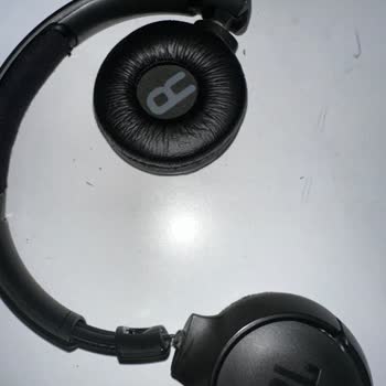 JBL Kulaklığım Kulağımdayken Kırıldı