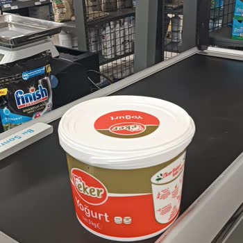 A101 Küflenmiş Yoğurt Ve Saygısız Elemanlar