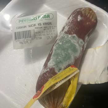 Peynirci Baba Küflü Ürün Satması