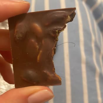 Mabel Çikolata Mabel Nişan Çikolatası İçinden Kıl Çıkması