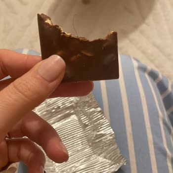 Mabel Çikolata Mabel Nişan Çikolatası İçinden Kıl Çıkması