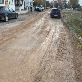Denizli Büyükşehir Belediyesi Yıllardır Yapılmayan Yol Çilesi!