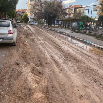 Denizli Büyükşehir Belediyesi Yıllardır Yapılmayan Yol Çilesi!