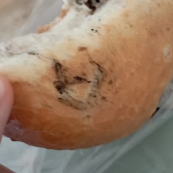 BİM Ekmekte Kömür Benzeri Madde