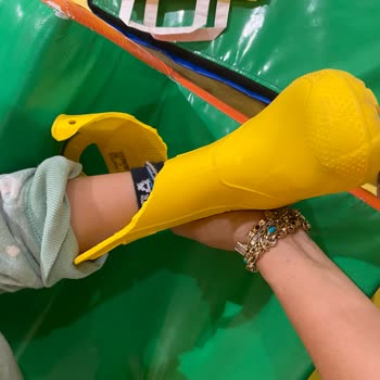 Crocs порвались резиновые сапоги после второго использования