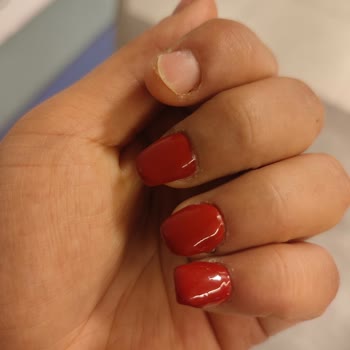 Cosmo Beauty Pendik 34 Protez Tırnak Sürekli Düşüyor