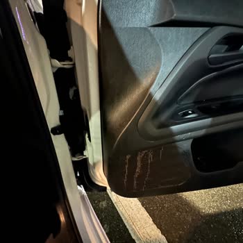 Europcar Sözünde Durmuyor, Arabaları Bakımsız, Çalışanları Umursamaz