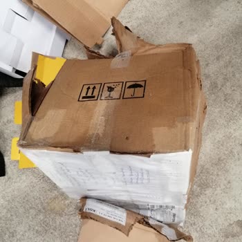 Yurtiçi Kargo Islak Ve Parçalanmış Ambalaj