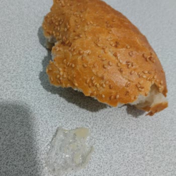 BİM Ekmekten Ambalaj - Poşet Parçası Çıktı.