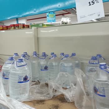 A101 Su Paketleri Üzerinde Toprak Olması