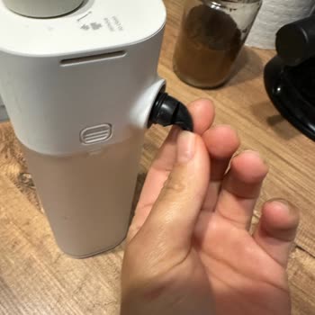 Nespresso F541 Gran Lattissima Kapsül Makinesi Süt Haznesi Yırtığı
