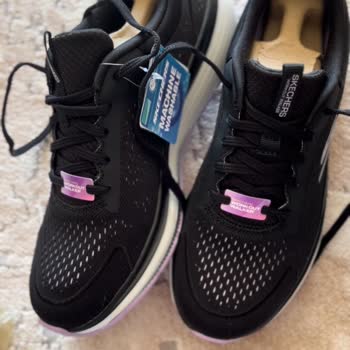 Skechers Uluslararası Firma Değil Mi?