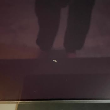 Samsung S95c 3 Saatlik TV'nin Ekranı Kırık.