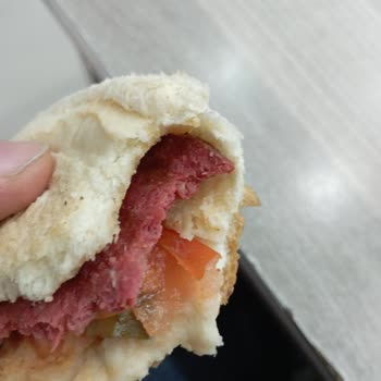 Köfteci Yusuf Sucuk Ekmekten Kıl Çıkması