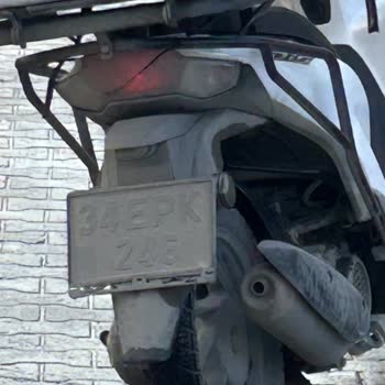 Yemeksepeti Kuryesi Ara Sokakta Yayaya Çarptı