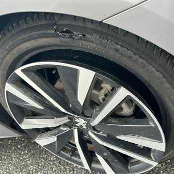 Peugeot Marka Aracımın Michelin Marka Lastikleri Parçalanması