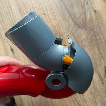 Dyson; Kırılan 'koltuk Altı Aparatını' Yan Ürün Nedenli Değiştirmiyor!