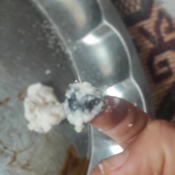 Halktan Kuruyemiş Lokumun İçinden Taş Gibi Zift Çıktı