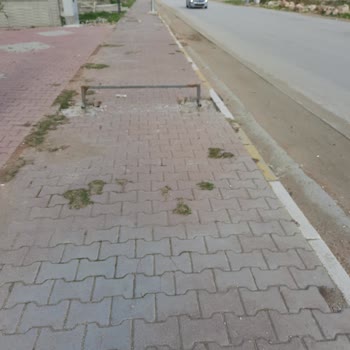 Finike Belediyesi Yaya Kaldırımındaki Engel