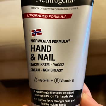 Neutrogena Hand&Nail Topaklanma, Dökülme Ve Ciltte Hassaslık Problemi