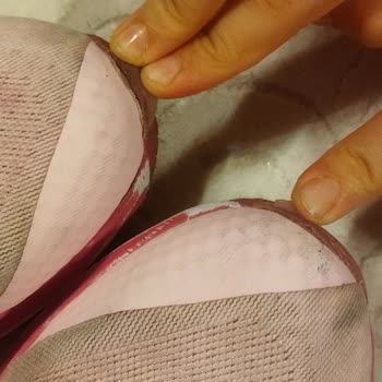 Under Armour Ayakkabıda Üretim Hatası
