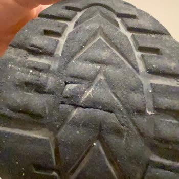 FLO Ayakkabı Yeni Alınan Ayakkabının 2 Ayda Yırtılmasına Şok!