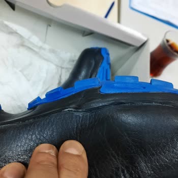 Deichmann Pişmanlığı. 3 Saat Kullanılan Ayakkabı Etrafından Açılmaya.
