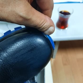 Deichmann Pişmanlığı. 3 Saat Kullanılan Ayakkabı Etrafından Açılmaya.