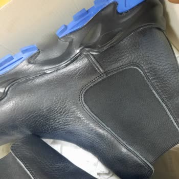 Deichmann Pişmanlığı. 3 Saat Kullanılan Ayakkabı Etrafından Açılmaya.