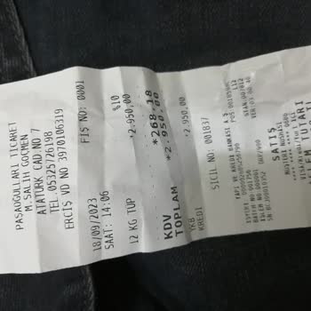 Mavi Jeans Giyilmiş Paçaları Katlanmış Kot Gönderiyor.